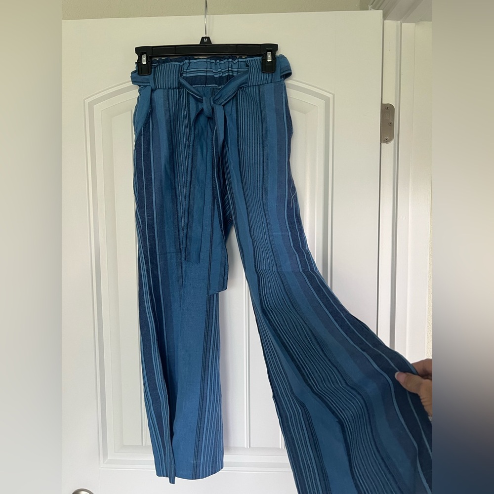 Blue Striped Women's cropped Pants